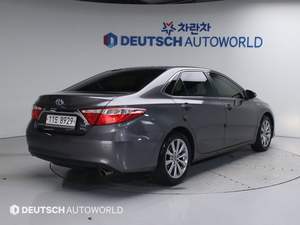 Toyota Camry Hybride Essence-Électrique 2015, Conduite à Gauche, Transmission Automatique, Excellent Régime Économique, Conduite Fluide - Product Image 6