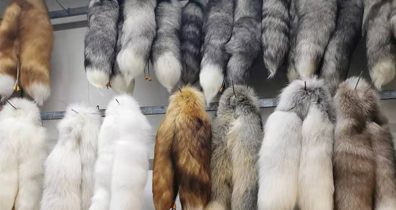 Factory Direct Price Real Fox Fur Tail Fluffy Fox Fur Tail Fox Fur Tail Keychain