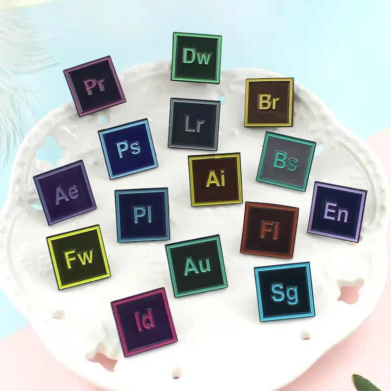 Tasarımcı Photoshop rozeti Ps Ai Ae Br Au Pr Adobe Adobe tor yaka iğneler sırt çantaları için özel alaşım emaye pimleri