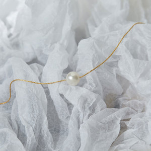Collier avec pendentif en perle plaqué or 18 carats en acier inoxydable 316L résistant à l'eau et au ternissement avec logo personnalisé pour femmes - Product Image 2