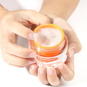 Soins du corps de marque privée crème hydratante blanchissante pour le visage élimine les taches brunes crème anti-taches de rousseur blanchissante crème super <span class=keywords><strong>efficace</strong></span> - Product Image 2