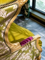 Chaise de luxe néoclassique française à dossier haut-Fauteuil de loisirs vintage au design de cage à oiseaux d'inspiration chinoise pour la décoration de villa