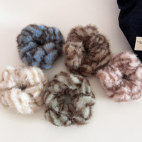 Anneau à cheveux en peluche à motif zèbre pour l'hiver et l'automne, anneau à cheveux en fourrure douce, accessoire haut de gamme pour chignon
