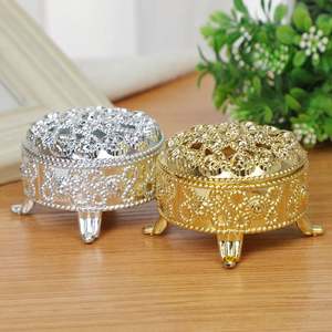 Conteneur <span class=keywords><strong>à</strong></span> <span class=keywords><strong>dragées</strong></span> bon marché en plastique boîte plastique orientale forme brûleur d'encens boîte <span class=keywords><strong>à</strong></span> <span class=keywords><strong>dragées</strong></span> or argent coffre oriental - Product Image 6