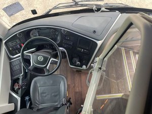 Autocar de Luxe <span class=keywords><strong>d</strong></span>'<span class=keywords><strong>Occasion</strong></span> Golden Dragon 54 Places XML6122 2022, Bus Premium Usagé avec Sièges à Chargement USB, Seulement 40 000 km, Double Porte - Product Image 6