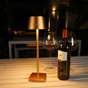 Lampada da tavolo a LED per hotel e ristoranti, lampada da tavolo ricaricabile, design moderno ed europeo, Zafferano Poldina