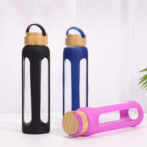 Bouteille d'eau en verre borosilicate haute résistance à la chaleur avec couvercle en silicone - Product Image 1