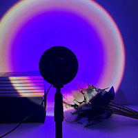 Projecteur de lampe LED RVB USB moderne et portable pour le coucher du soleil Veilleuse RVB télécommandée pour le salon, la photographie d'ambiance Néons