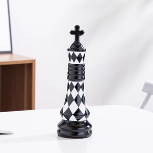 Vente en gros de décoration intérieure moderne Statue d'échecs en céramique <span class=keywords><strong>noir</strong></span> <span class=keywords><strong>et</strong></span> <span class=keywords><strong>blanc</strong></span> Accessoire de décoration pour la maison - Product Image 4