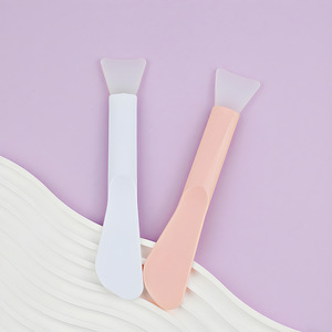 Brocha de silicona de doble punta para mascarillas faciales, aplicador suave tipo abanico para mascarillas de barro y arcilla, herramienta de brocha para mascarillas de belleza DIY para uso en casa o salón. - Product Image 2