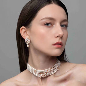 طقم مجوهرات فاخرة من Lixin مكون من قطعتين، قلادة وأقراط من اللؤلؤ الصناعي وأوراق شجر وردية مطلية بالذهب الوردي لحفلات الزفاف - Product Image 2