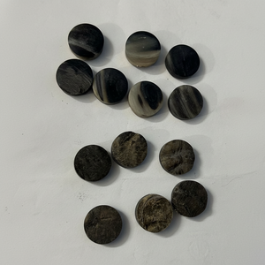 Botones negros en blanco de Ram Horn para exportación en India para camisas de hombres y mujeres o varios propósitos para ropa - Product Image 1