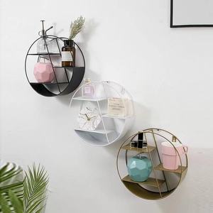 Étagères flottantes hexagonales murales en métal de 29cm en <span class=keywords><strong>forme</strong></span> de <span class=keywords><strong>maison</strong></span> avec cloison en bois Étagère de rangement murale Décoration de salon - Product Image 2