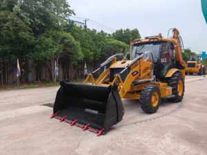 Nouvelle chargeuse-pelleteuse CAT 420F à bras droit avec godet 4-en-1, engin de construction en stock - Product Image 5