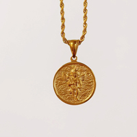 Venta al por mayor personalizado chapado en oro grabado Cupido Ángel colgante collar 18K hombres collar de acero inoxidable joyería impermeable