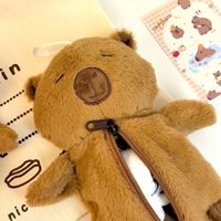 Étui à crayons en peluche Capybara mignon de dessin animé, petite poupée Capybara, rangement de bureau pour étudiants, étui à crayons en peluche Capybara rembourré