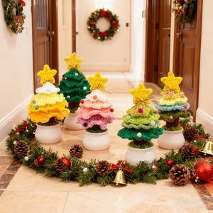 Árbol de Navidad de ganchillo hecho a mano con acabado artesanal, planta en maceta, decoración para el hogar, pequeño regalo para novia, venta al por mayor - Product Image 1