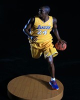 NBA player Kobe Lakers Black Mamba basketball Kobe Bryant vêtements jaunes n ° 24 Kobe 1/6 boîte de sculpture de tête modèle à main