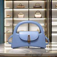 Nouveau sac fourre-tout décontracté de niche avec fermeture éclair, trois sangles, sac à main haut de gamme polyvalent pour femme en PU avec doublure en polyester