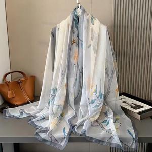 وشاح نسائي بملمس حريري، تصميم جديد ناعم وسلس من البوليستر، طويل مع طباعة زهور، جودة عالية منسوجة للصيف للبالغين - Product Image 2