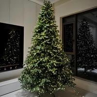 Anpassbarer 180cm 210cm Luxuriöser Schneebeflockter Weihnachtsbaum aus PE für Weihnachtspartydekoration
