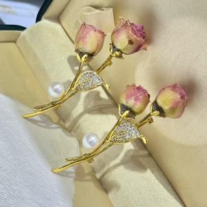 Broche élégante en forme de fleur de rose jaune, os, fleur d'eau douce, rétro, classique, artisanat, numéro incrusté, broche de poitrine, vente en gros - Product Image 1