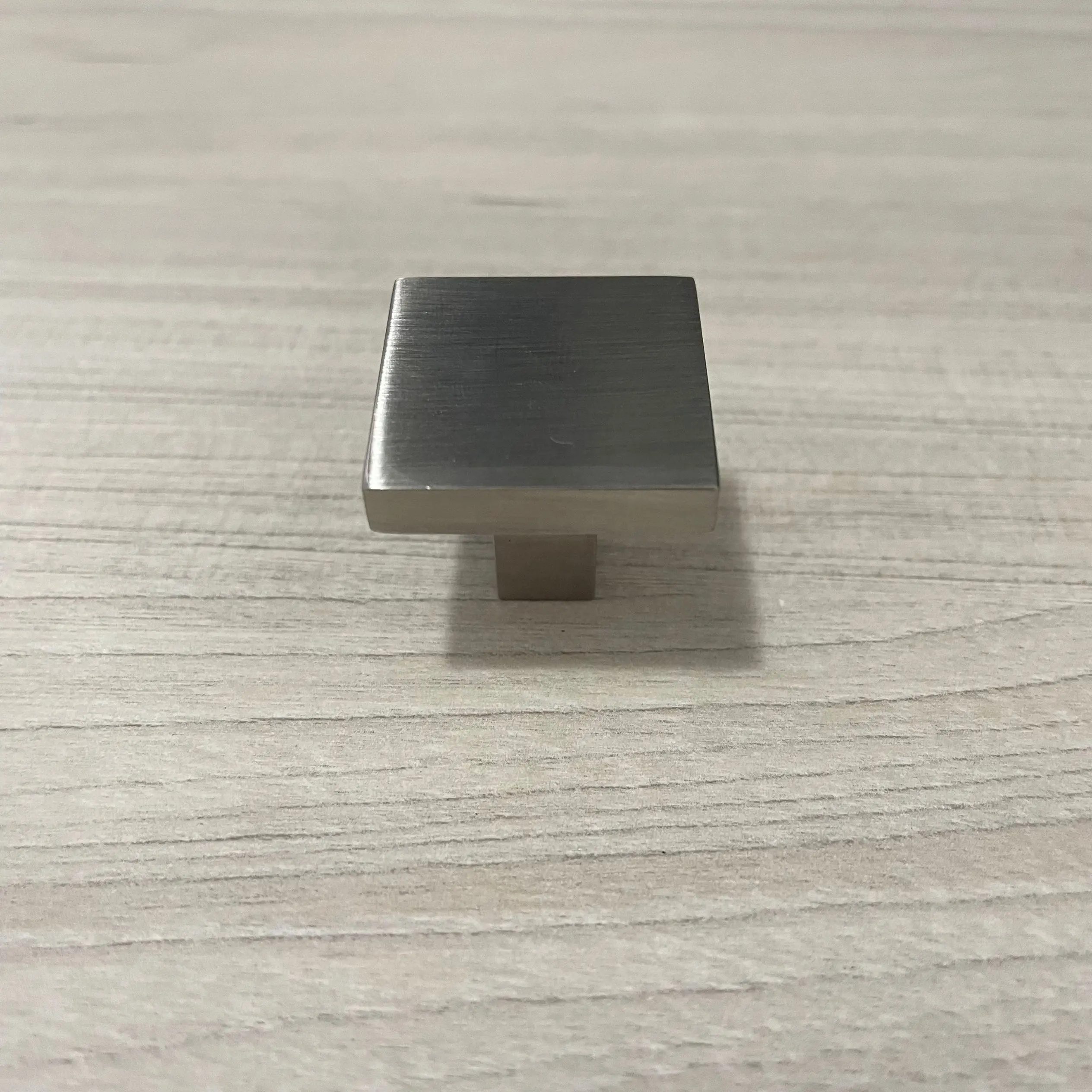 Cina KOSIN 26085-S USA Market manopola Hardware armadio cassetto spazzola nichel stile quadrato manopola