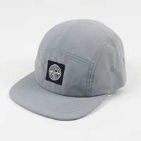 Gorra de 5 Paneles Personalizada al por Mayor con Logotipo, Gorra de Campamento de Nailon Técnico, Parche de Goma, Gorra Deportiva para Exteriores con Visera Plana, Estilo Gorpcore y Streetwear