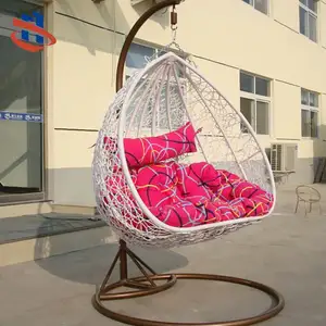 Furnitur Rotan PE Populer Kursi Luar Ruangan Anyaman Ayunan Pod Gantung dengan Bantal