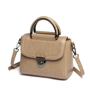 Sac de messager carré décontracté pour femmes à la mode petit sac à bandoulière de voyage en plein air avec compatibilité téléphonique - Product Image 1