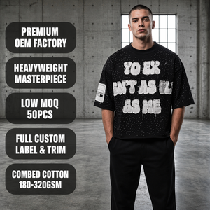T-Shirt Oversize da Uomo Personalizzata con Stampa Grafica a Punti Neri Riflettenti e Lettere Sfrangiate, Stile Hip Hop e Street - Product Image 1