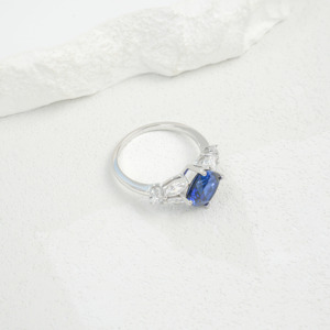 Bague en argent sterling S925 avec saphir, design de niche - Product Image 2