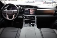 Puissant et fiable, GMC Sierra 3500 HD Denali 4WD 2025, cabine double, sièges en cuir, toit ouvrant panoramique, caméra arrière 360°, phares LED