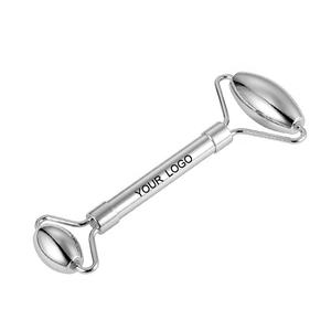 Masajeador de enfriamiento facial de metal para belleza y spa con logotipo personalizado, rodillo de masaje de Color plateado, masajeador facial de acero inoxidable de doble cara - Product Image 1