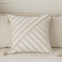 Housse de coussin en macramé, style bohème, géométrique moderne, décorative pour la maison, en polyester et coton, avec broderie et pompons