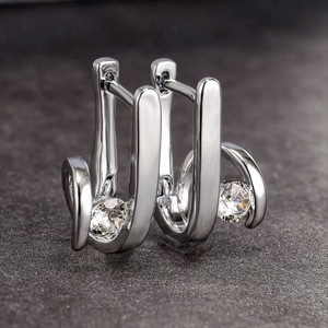 Orecchini a Cerchio Geometrici Avvolgenti per Donne, Ear Cuff Minimalista Curvo, Gioielli di Moda Quotidiana - Product Image 1