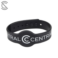 Bracelet RFID personnalisé en silicone rouge et bleu gravé au laser, étanche, pour contrôle d'accès, compatible Classic 1K ISO 13.56MHz