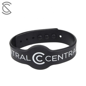 Bracelet RFID personnalisé en silicone rouge et bleu gravé au laser, étanche, pour contrôle d'accès, compatible Classic 1K ISO 13.56MHz - Product Image 6