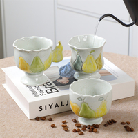 Mug à café en céramique avec poignée en forme de fruit 3D, motif poire et pomme peint à la main, bord ondulé moucheté, vente en gros, personnalisable
