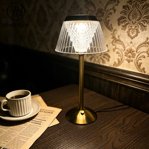 2026 NOVIDADE: Luminária de Mesa Portátil Sem Fio com Controle por Toque LED, Recarregável, Regulável, Dourada - Product Image 6
