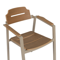 Meubles de jardin modernes, chaises et table de salle à manger en plastique et bois pour l'extérieur, pour utilisation en parc