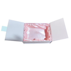 กล่องของขวัญกระดาษแข็งสีขาวด้านแบบสองประตูพร้อมฝาปิดแม่เหล็ก - Product Image 2