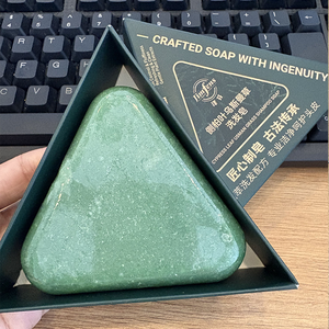 منتج عضوي للعناية بالشعر بأوراق Platycladus Orientalis وعشبة Usman وCACUMEN BIOTAE وISATIS INDIGOTICA قالب صابون شامبو 100 جرام - Product Image 2