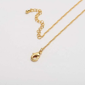 Collana in Ottone Placcato Oro con Ciondolo a Rosa in Madreperla e Catena di Perle, Prodotta da Gemnel Brass Jewelry - Product Image 3