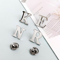 Broche Initiale Lettre Alphabet Vierge Argentée, Épingle de Revers en Métal Personnalisée avec Placage Papillon, Cadeau d'Affaires Moderne