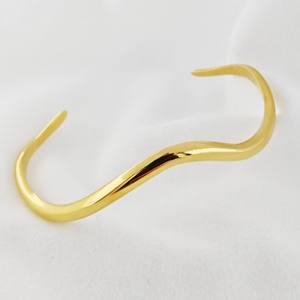 カスタムジュエリーミニマリスト18k金メッキステンレススチール女性用ヨーロッパスタイルバングルシンプルカフファッションブレスレット - Product Image 5