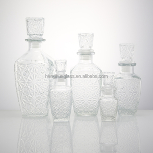 Botella de Vidrio Cuadrada con Relieve Personalizada en <span class=keywords><strong>Amarillo</strong></span> de 50ml, 120ml, 250ml, 450ml y 750ml para Envasado de Ginebra, Vodka, Whisky, Vino y Licores (Oferta) - Product Image 6