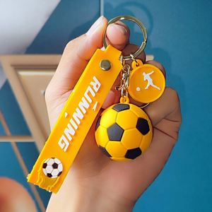 Porte-clés mignon en forme de ballon de football, mini pendentif de dessin animé, mousqueton, cadeau promotionnel écologique pour club de football - Product Image 3
