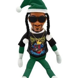 Snoop Dogg curiosare su una veranda 2025 bambola elfo di Natale 12 in piccoli giocattoli di peluche L'arredamento dello scaffale include occhiali da sole Extra per maglietta giocattolo elfo - Product Image 3