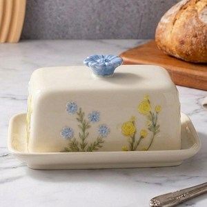 Beurrier en céramique avec couvercle floral en relief 3D, boîte de rangement pour beurre en céramique peinte à la main de style pastoral pour comptoir de cuisine - Product Image 1